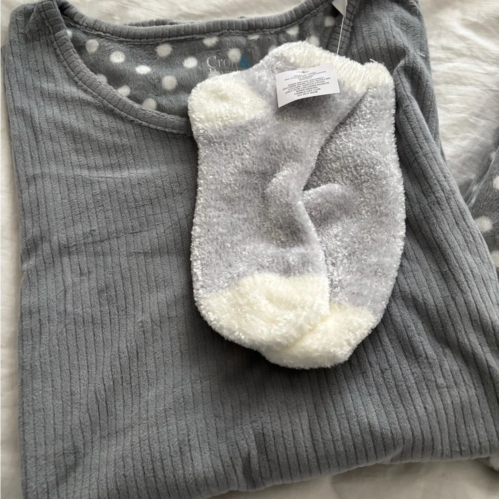 Croft & Barrow Gray Polka Dot Pajama Set - Picture 2 of 5